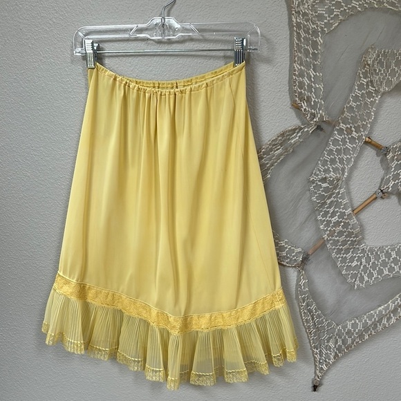Van Rault Other - Van Rault Vintage yellow petticoat lace slip SZ S